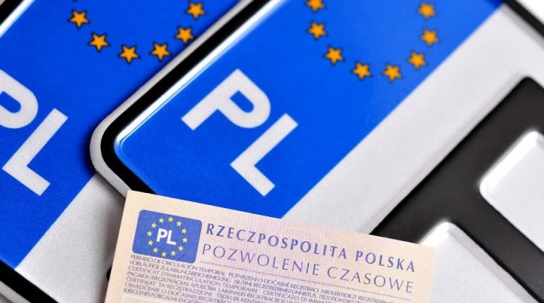 Koniec z odkręcaniem tablic. Kierowcy mają mniej formalności 