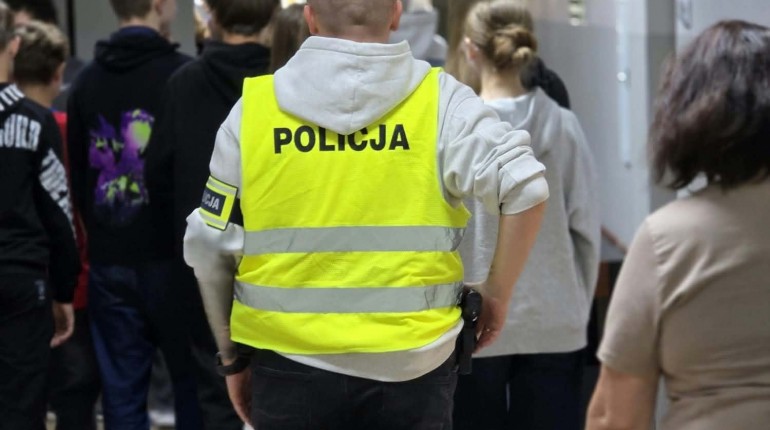 Wzmożone patrole policji w szkołach