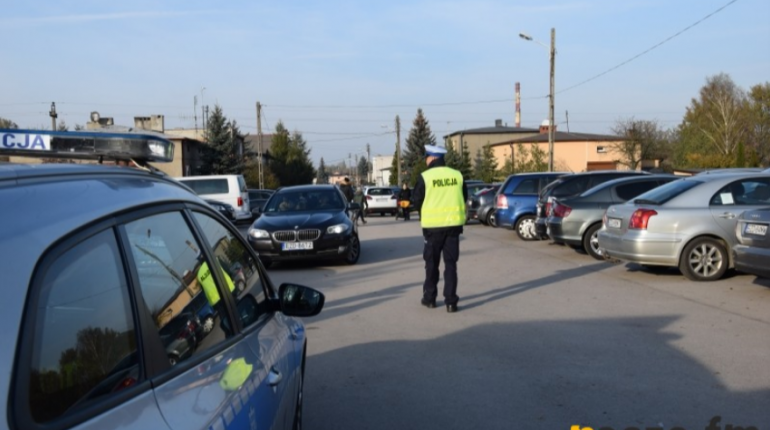 Wszystkich Świętych. Zmiany w organizacji ruchu przy cmentarzach w regionie