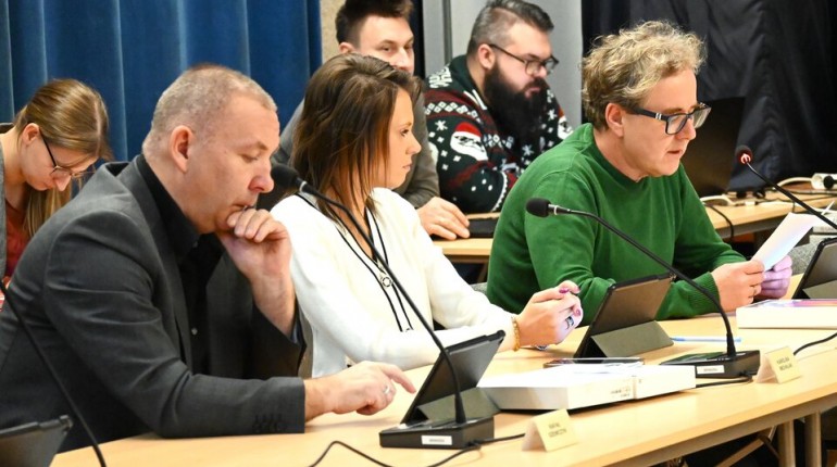 Obrady w sprawie zwolnienia radnego